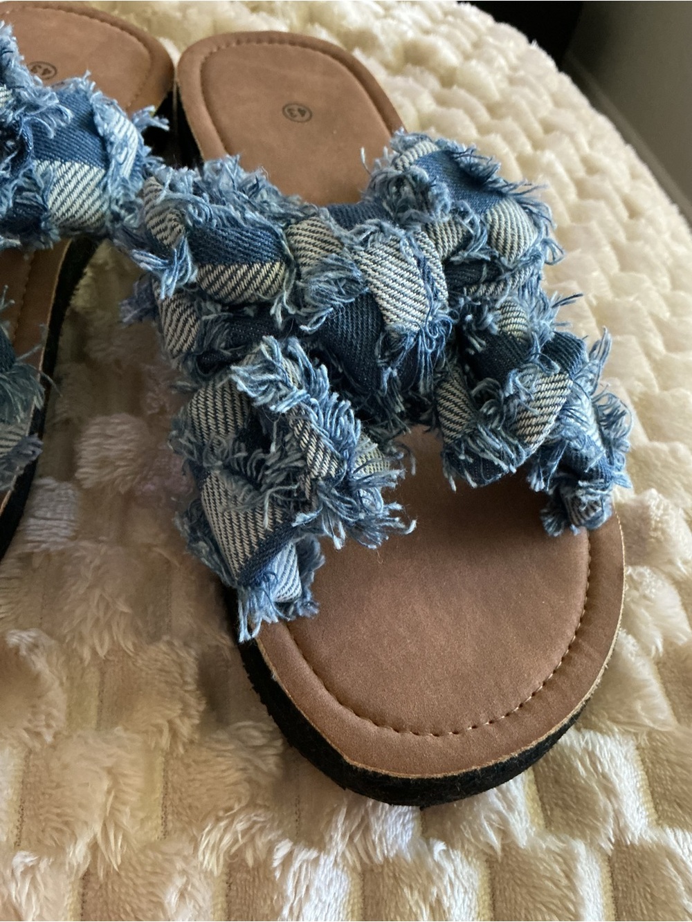 💙 Denim Ruffle Slide Sandals – Size 43 💙 - Picture 4 of 6